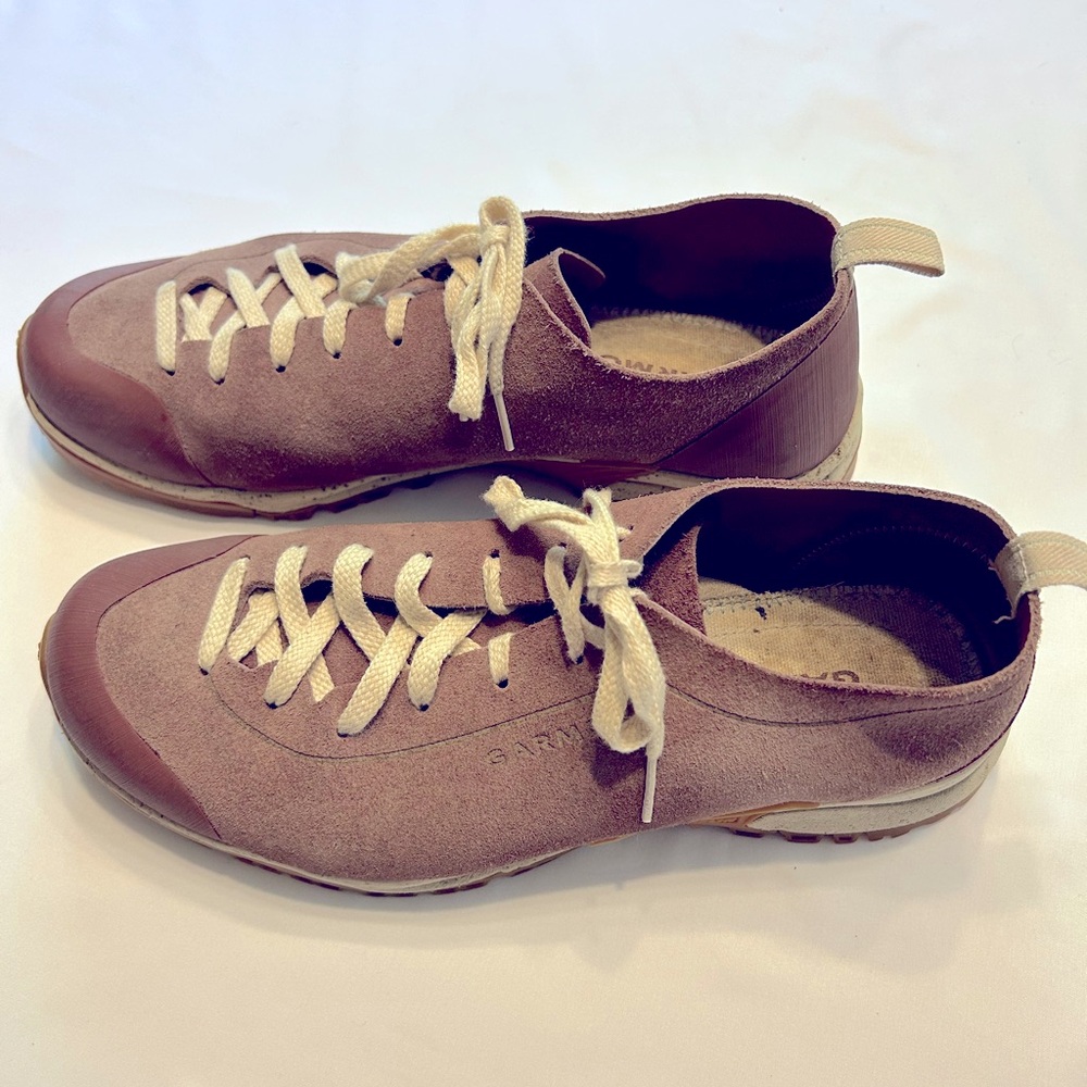 Womens Tilak  suede tennis shoes  size 9